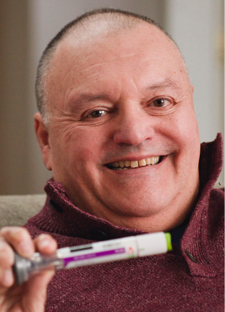 Male Trulicity patient holding the Trulicity Pen